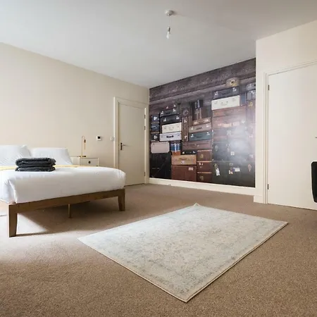 The Broadmead Jungle - Lovely & Central 3bdr * 布里斯托