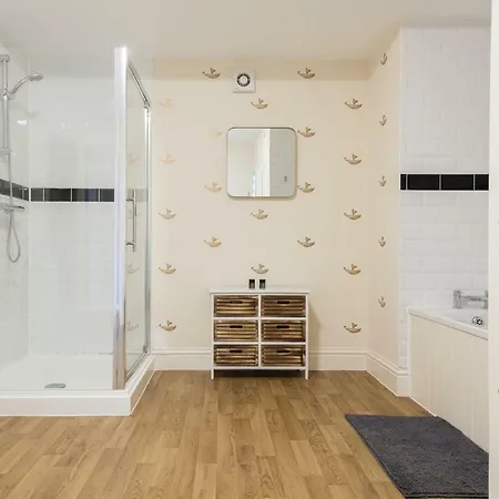 The Broadmead Jungle - Lovely & Central 3bdr 公寓 *