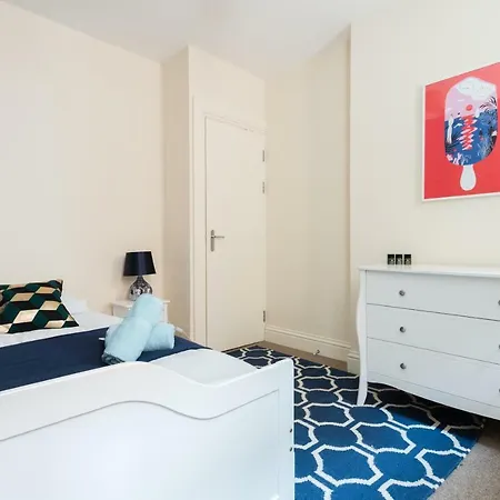The Broadmead Jungle - Lovely & Central 3bdr *